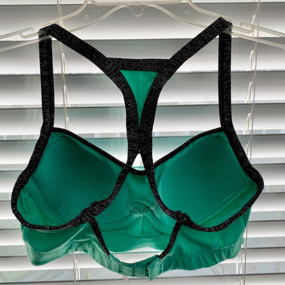 Victoria’s Secret Sports Bra size 32D - Picture 5 of 5